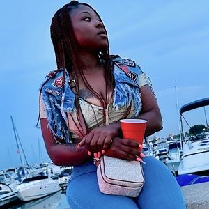 Meet your Posher, Madam